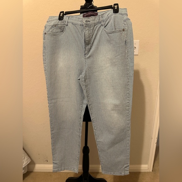 Gloria Vanderbilt Blue Ankle Cropped Striped Jeans Women’s Size 12. NWOT - Picture 2 of 10